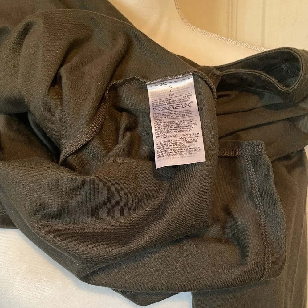 Old Navy Army Green 3/4 Sleeve Buttoned Mandarin Collar Women’s Blouse Small